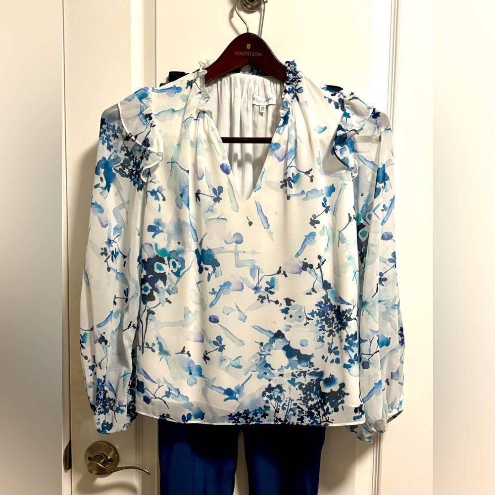 Willa Story blue and white flowy top. Excellent Condition.